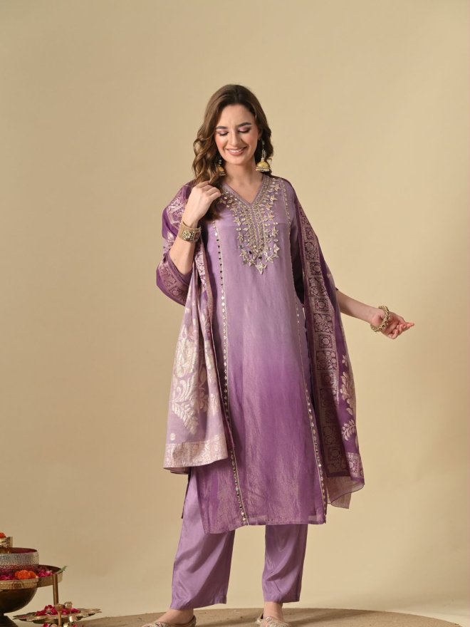Elegant tissu fabric  Embroidered Kurta Set with Printed Dupatta